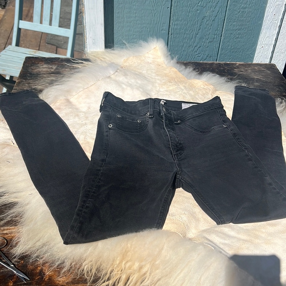 Rag and Bone High Rise Skinny jeans nicely faded black woman’s size 27 stretch